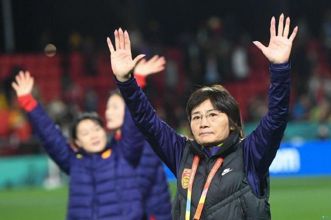 三人庆祝非凡网成立一周年三十多岁新婚的向井夫妇由木南晴夏和渊上泰史饰演